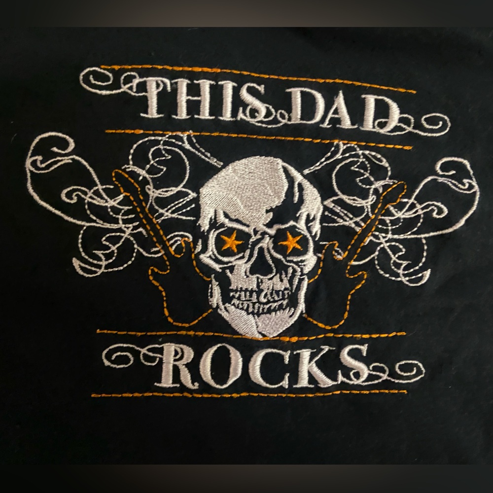 "THIS DAD ROCKS" shirt - Picture 2 of 3
